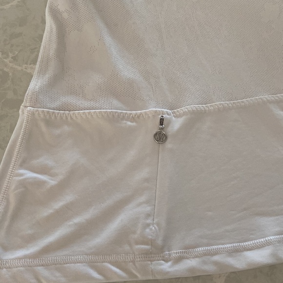 Lululemon workout tank - Picture 4 of 6